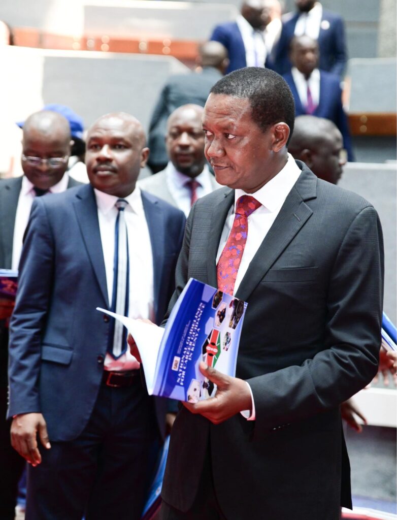 Dignitaries holding the summit report