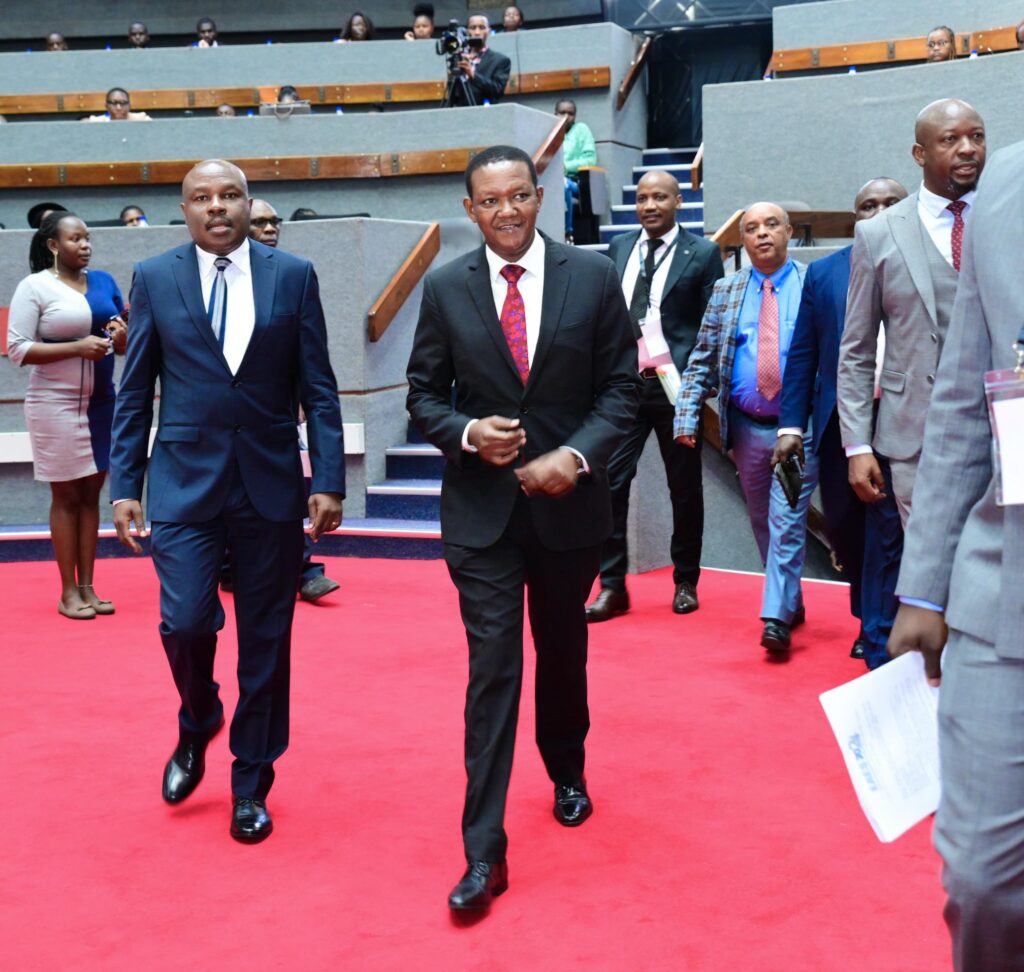 Guests arriving at the summit